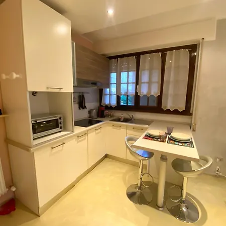 Nyaraló Cool Flat - Private Parking & Rooftop Terrace *